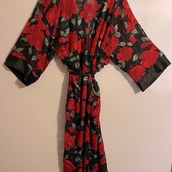 LA INTIMATES BLACK AND RED ROSE SHEER SILKY ROBE - Picture 2 of 4